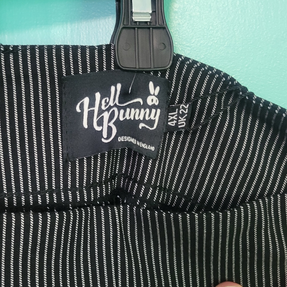 Hell Bunny Women's Black Pinstripe Capris - Picture 4 of 5